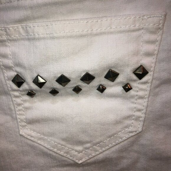 City Streets Womens Size 9 White Metal Studded Pockets Denim Jean Bermuda Shorts - Picture 7 of 9